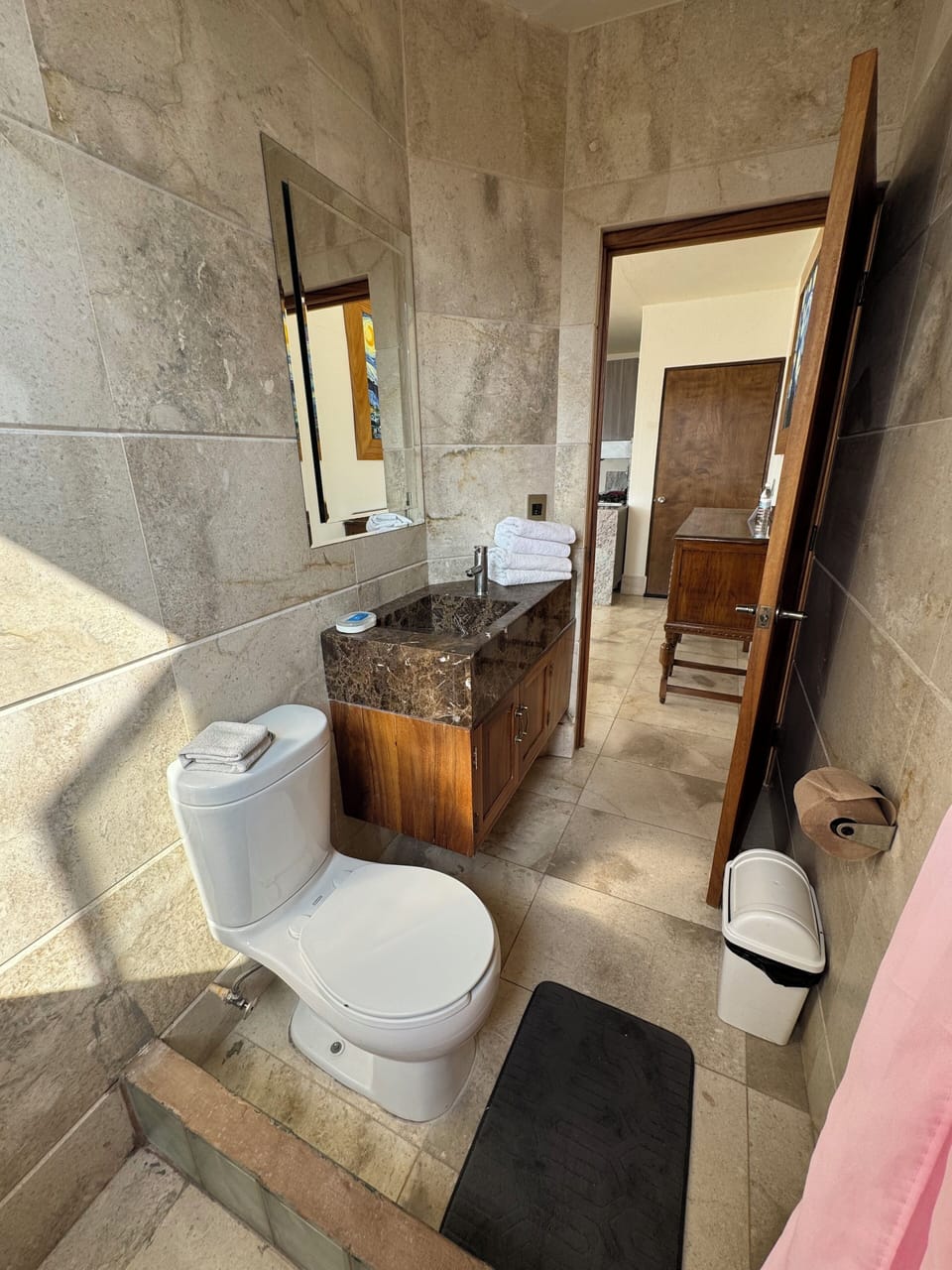 Superior Studio Suite | Bathroom | Shower, free toiletries, towels, soap