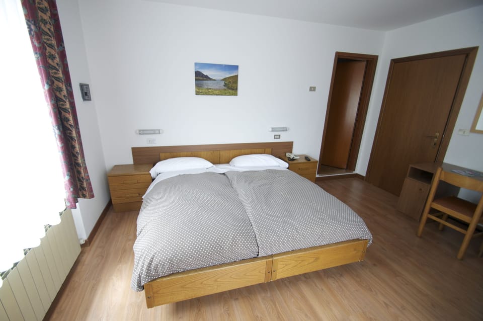 Quadruple Room | In-room safe, desk, blackout drapes, cribs/infant beds