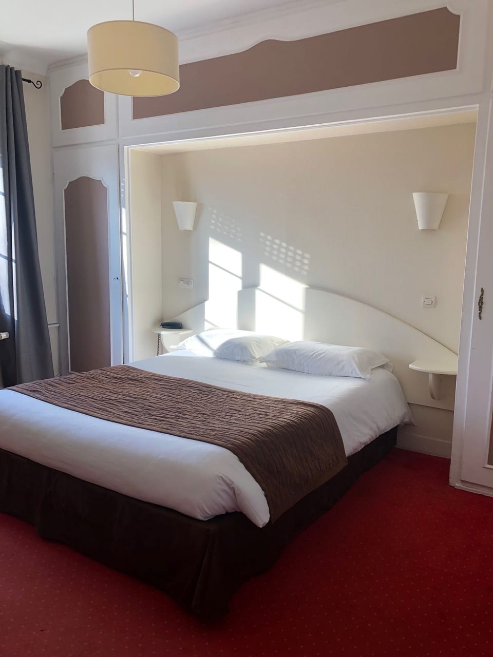 Classic Double Room, Non Smoking | Individually decorated, desk, blackout drapes, soundproofing