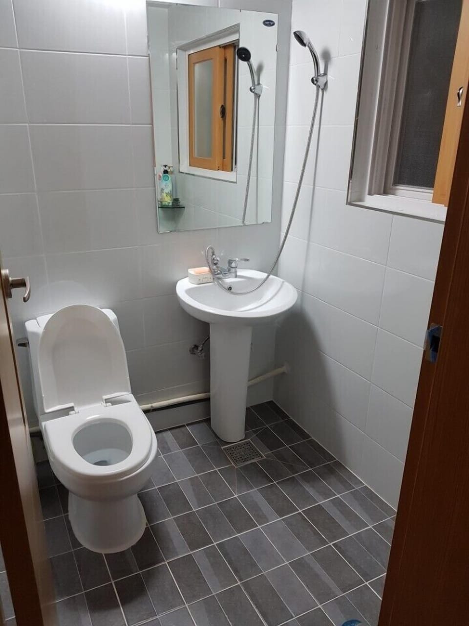 Ondol Room | Bathroom | Shower, free toiletries, hair dryer, slippers