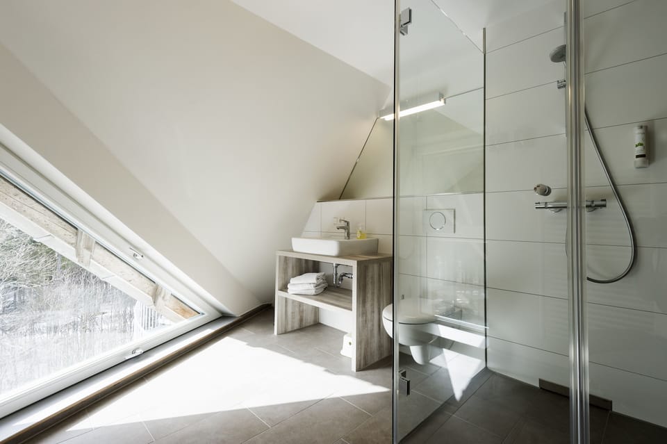 Appartement Maisonette | Bathroom | Shower, hair dryer, towels, soap