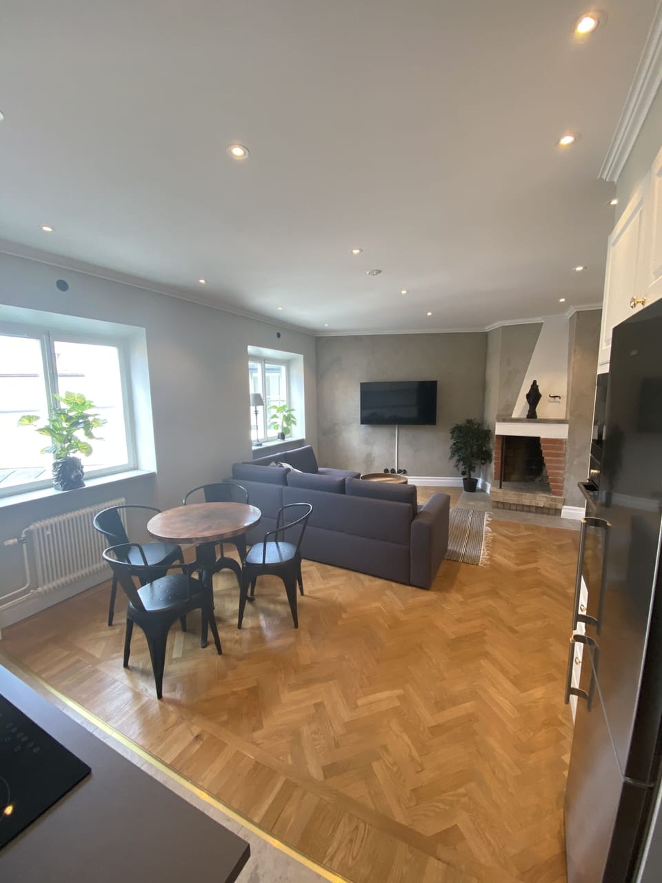 Apartment, 1 Bedroom (201) | Living room | Flat-screen TV