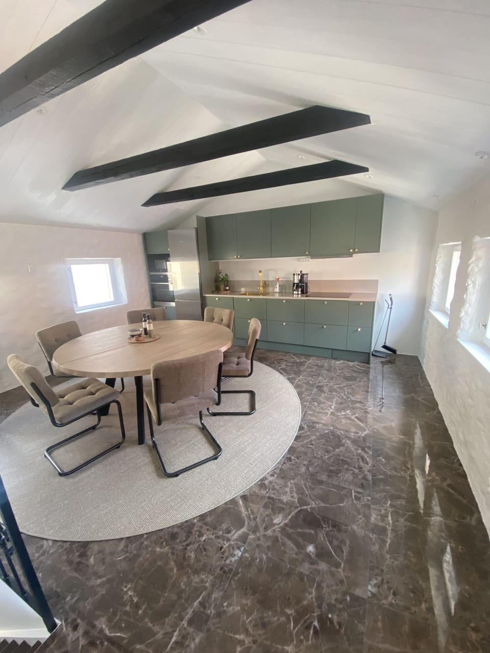 Exclusive Apartment | Private kitchen | Fridge, microwave, oven, stovetop