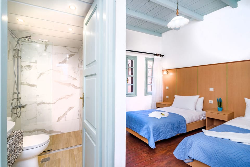 Basic Twin Room | In-room safe, free WiFi, bed sheets