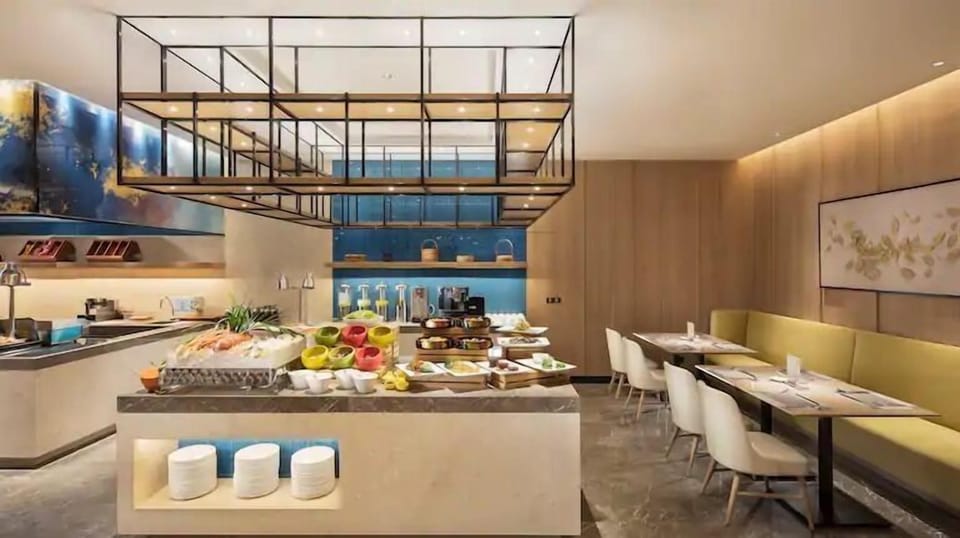 Daily cooked-to-order breakfast (USD 15.00 per person)