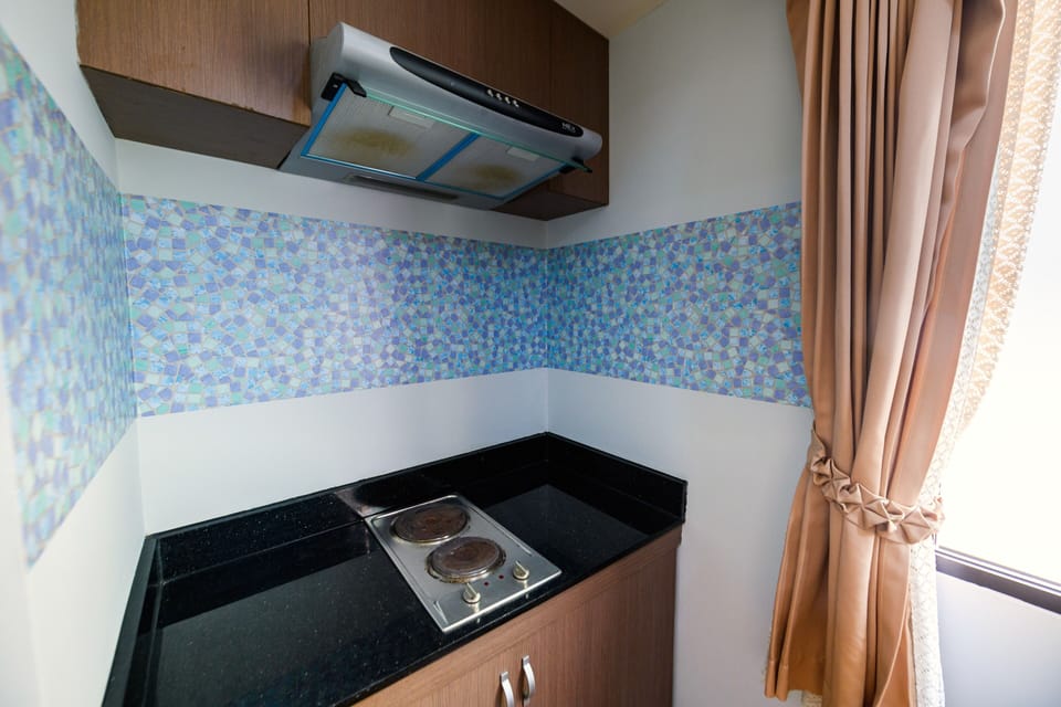 Superior Suite, Kitchen | Private kitchen | Electric kettle