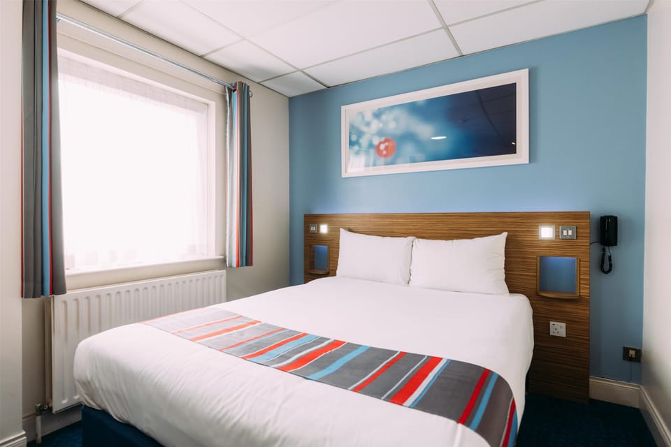 Standard Double Room | Iron/ironing board, free WiFi, bed sheets