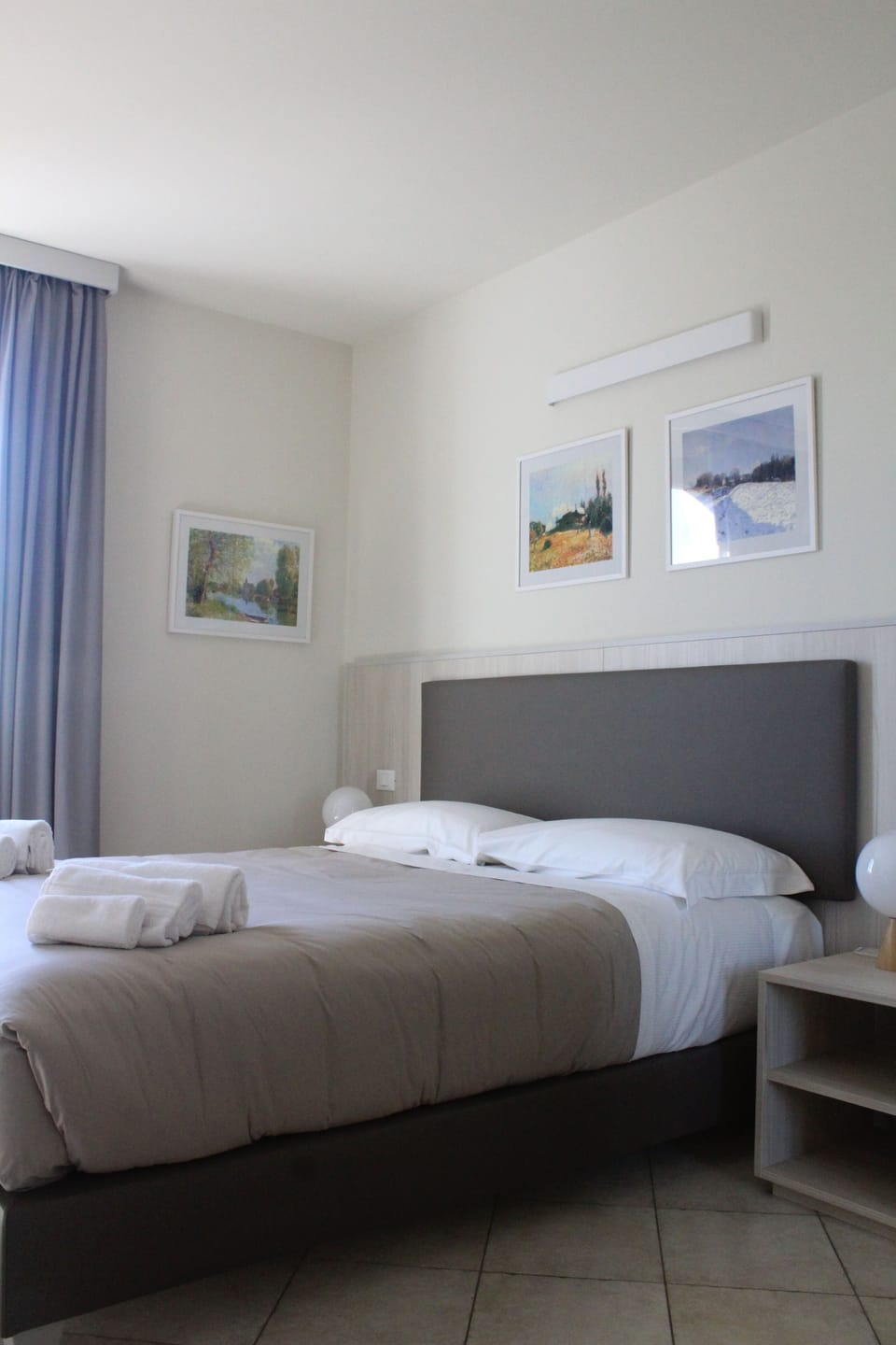 Classic Double Room | Minibar, in-room safe, desk, laptop workspace