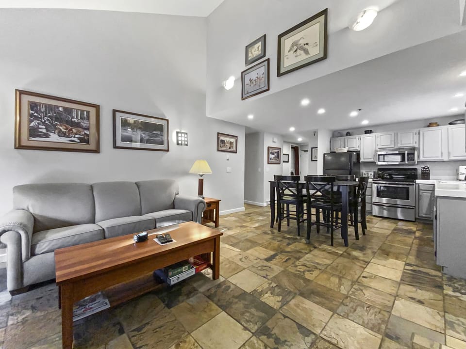 Condo, 3 Bedrooms | Interior