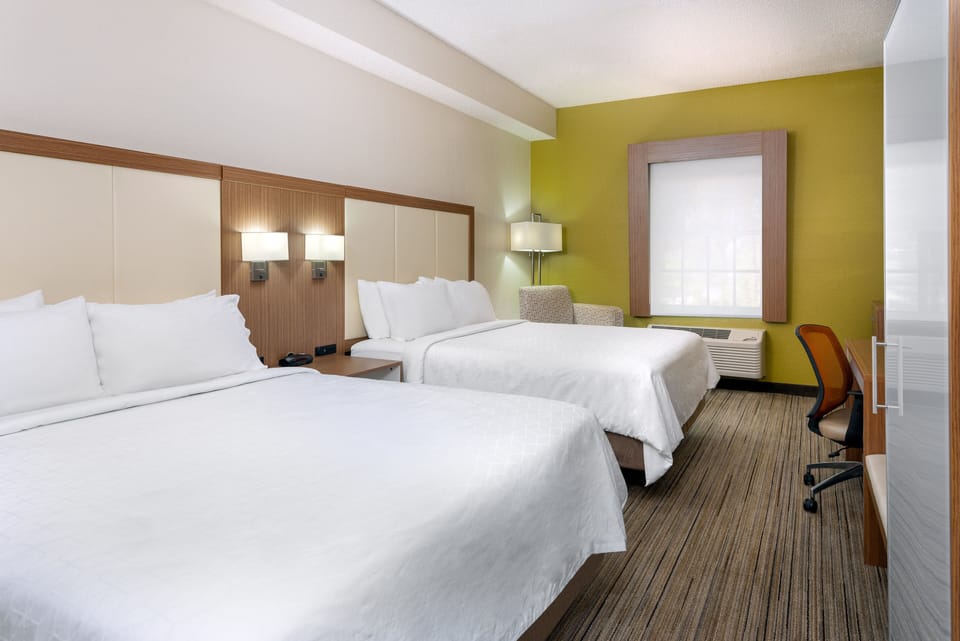 Premium bedding, in-room safe, desk, blackout drapes