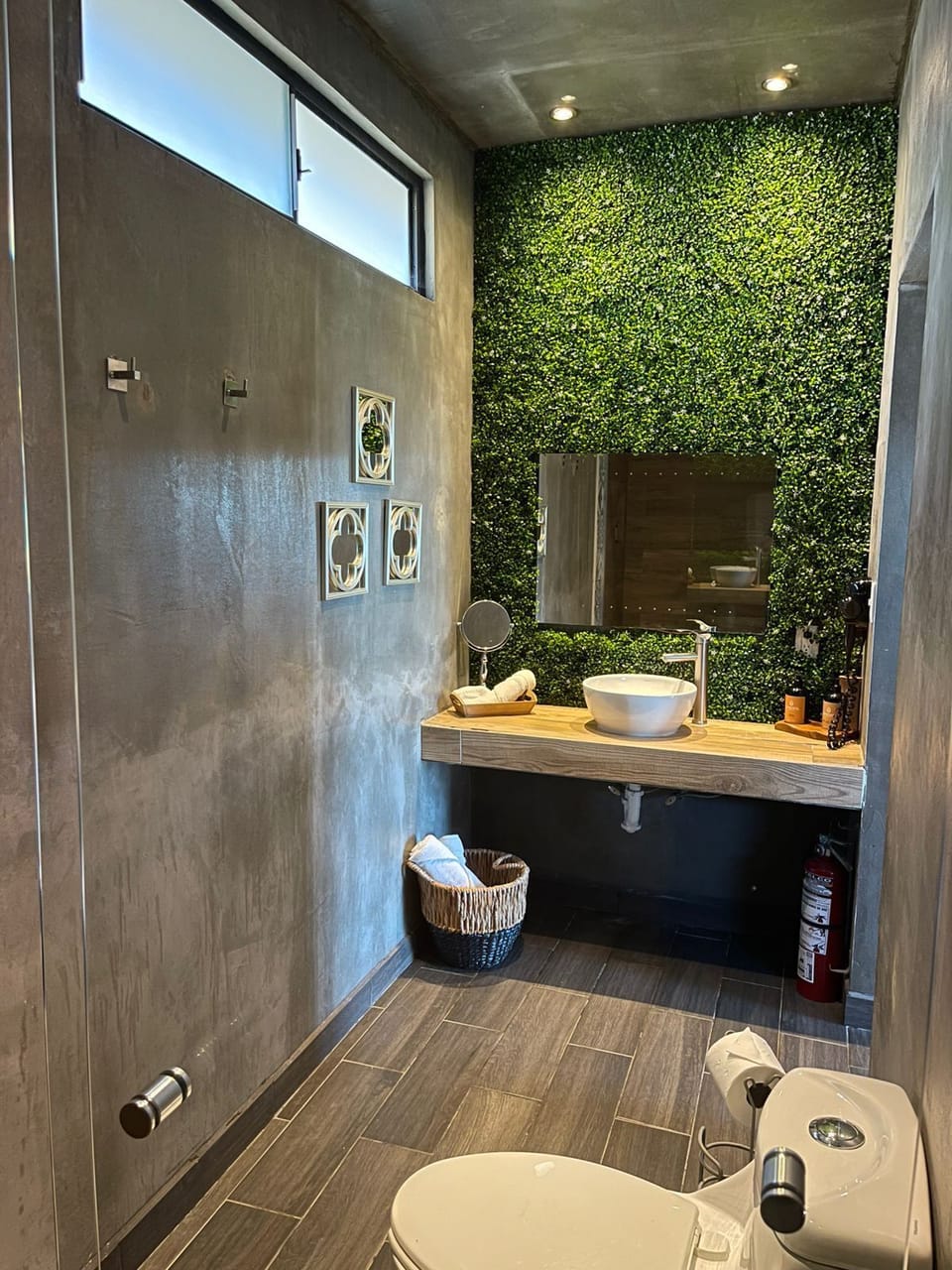 Standard Cabin | Bathroom | Shower, rainfall showerhead, hair dryer, towels