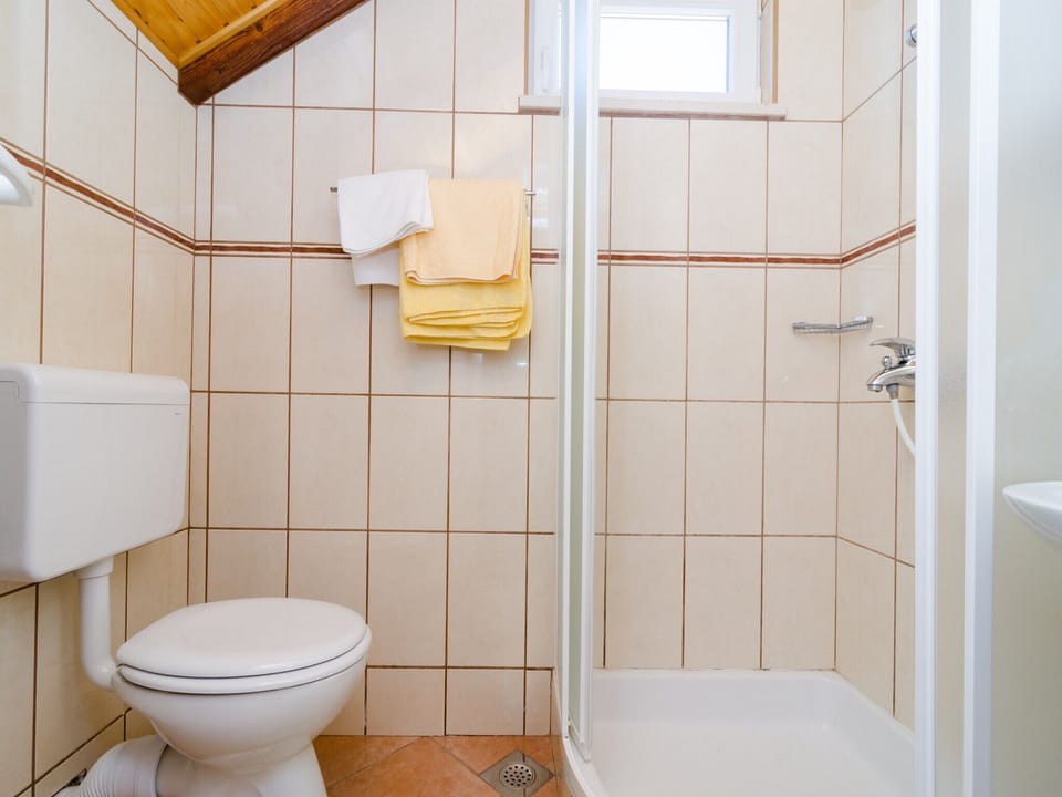 Apartment (One bedroom apt , balcony) | Bathroom | Shower, towels