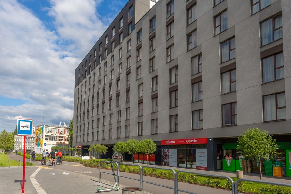 RentPlanet - Apartamenty Wolska Bed and Breakfast in Warsaw