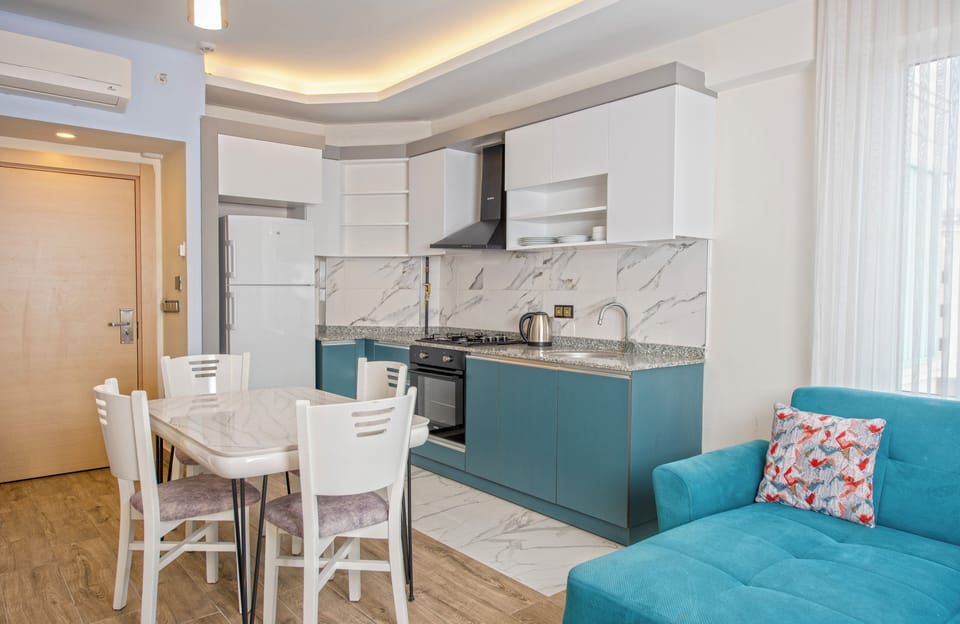 Deluxe Studio Suite | Private kitchen | Electric kettle