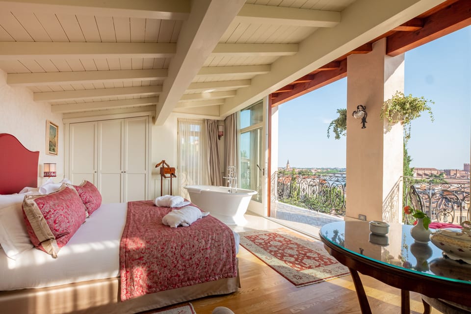 Luxury Suite, City View | Egyptian cotton sheets, premium bedding, down comforters