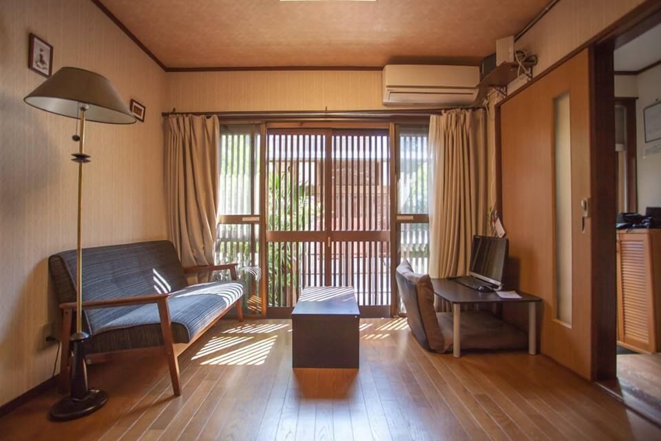 Private Vacation Home | Living room | Flat-screen TV, DVD player