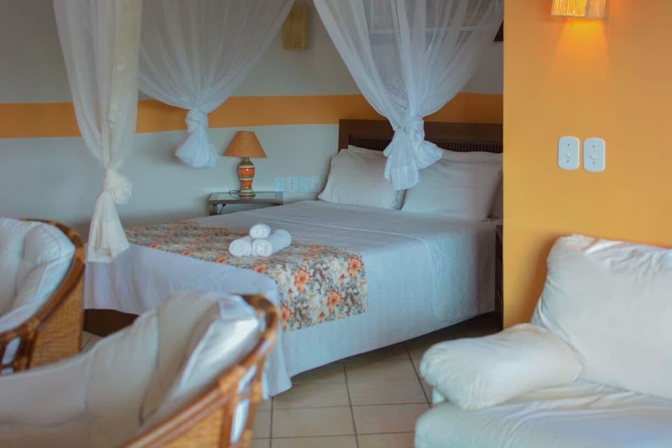 Honeymoon Studio Suite | Minibar, in-room safe, desk, rollaway beds