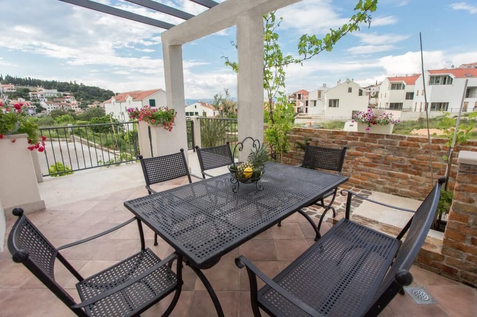 Villa (Two Bedroom Villa with Swimming Pool) | Terrace/patio