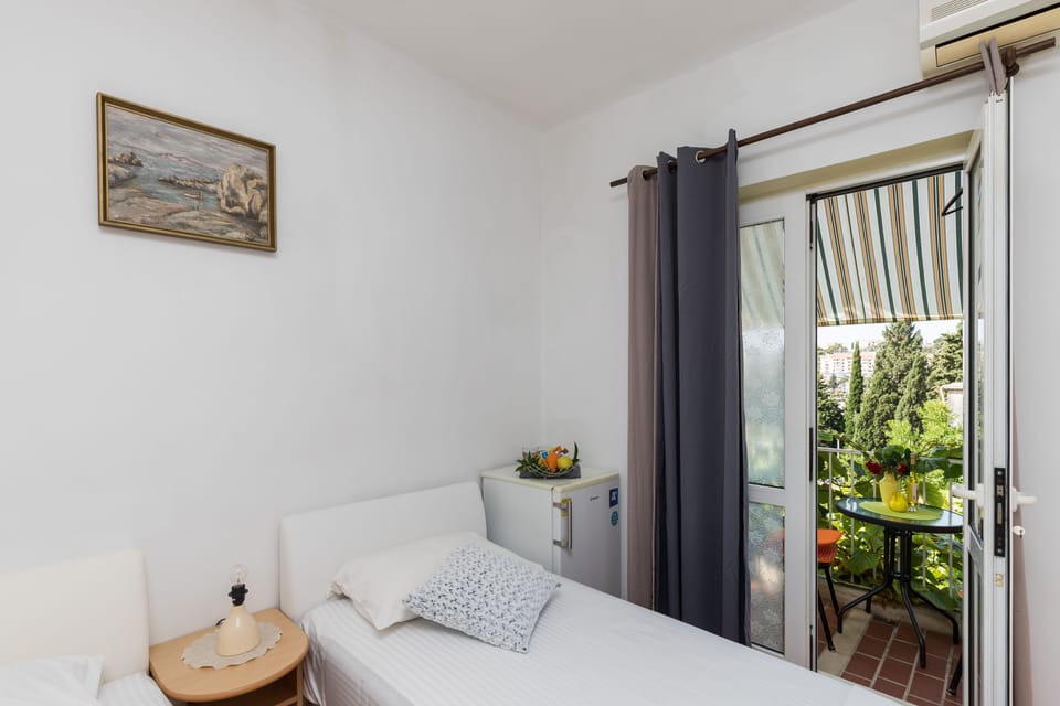 Twin Room (Twin Room with Shared Bathroom) | 4 bedrooms, iron/ironing board, free WiFi, bed sheets