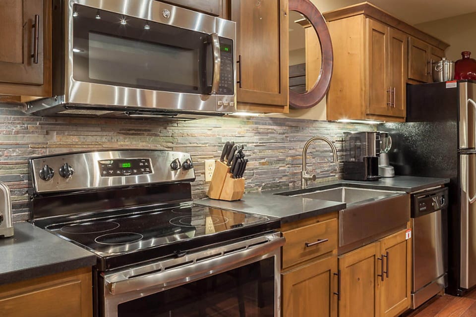 Microwave, coffee/tea maker