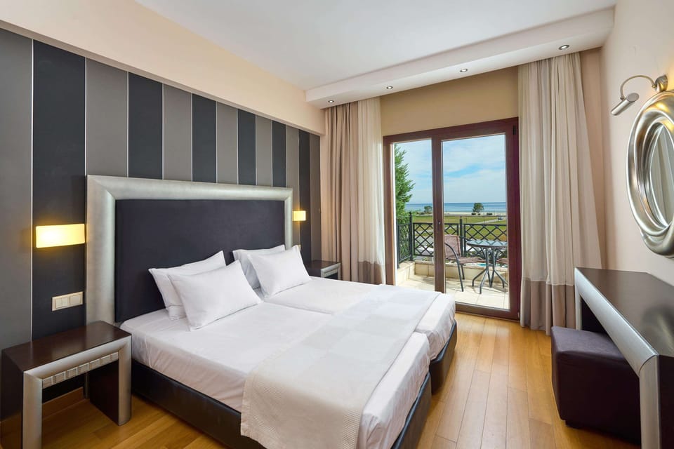 Minibar, in-room safe, individually decorated, individually furnished