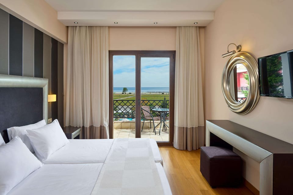 Minibar, in-room safe, individually decorated, individually furnished