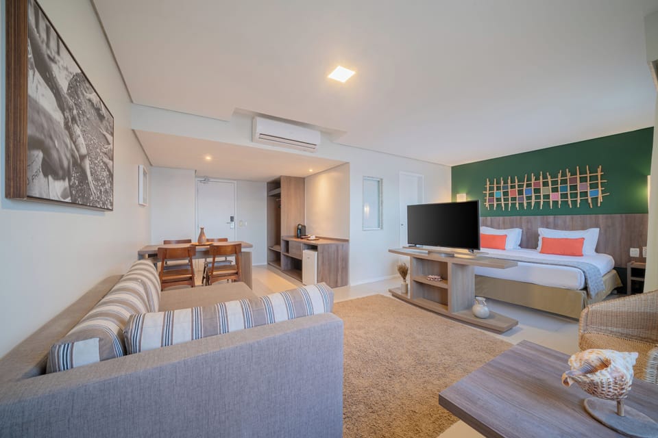 Master Suite with Bathtub | In-room safe, desk, free WiFi, bed sheets