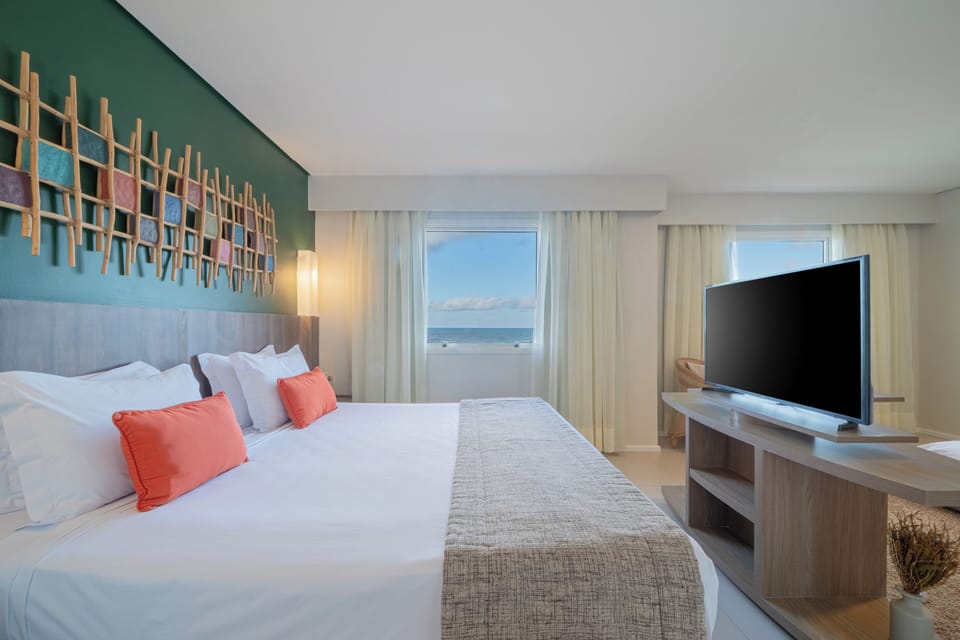 Master Suite with Bathtub | In-room safe, desk, free WiFi, bed sheets