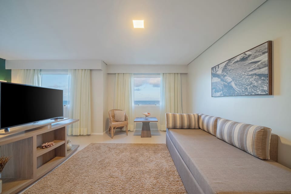 Master Suite with Bathtub | In-room safe, desk, free WiFi, bed sheets