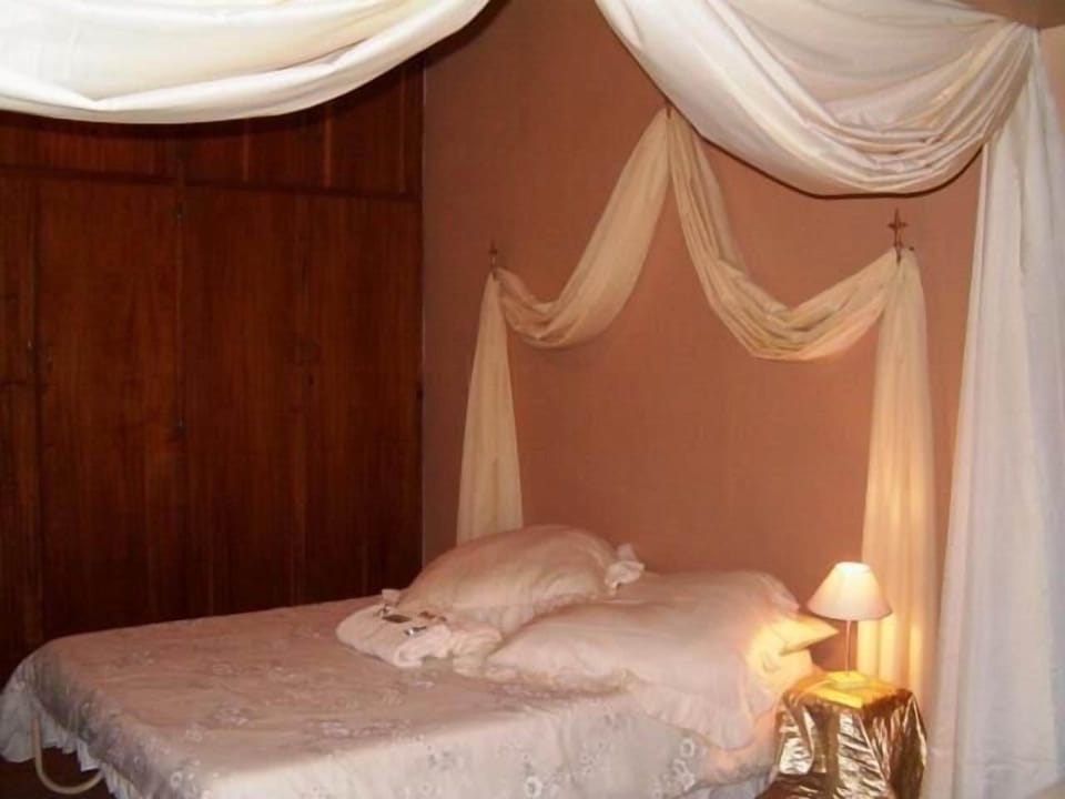 Desk, bed sheets