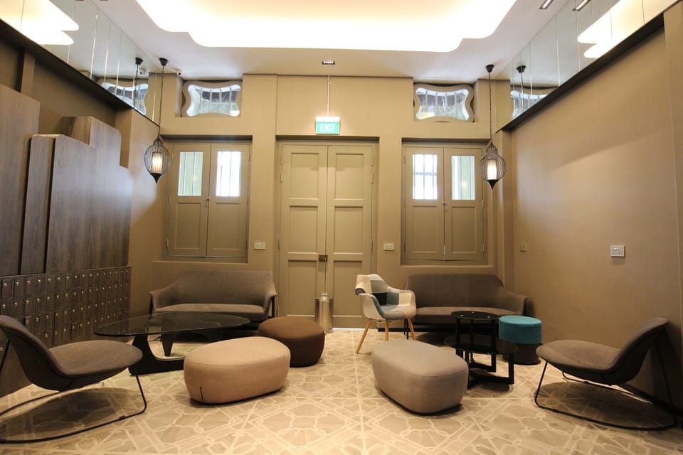 Lobby lounge