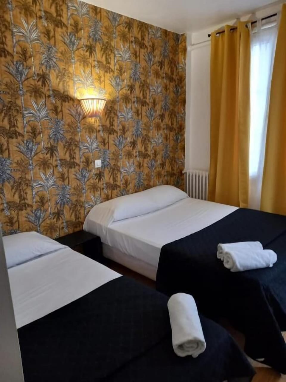 Exclusive Double Room | Bathroom | Shower, hair dryer (on request), towels, soap
