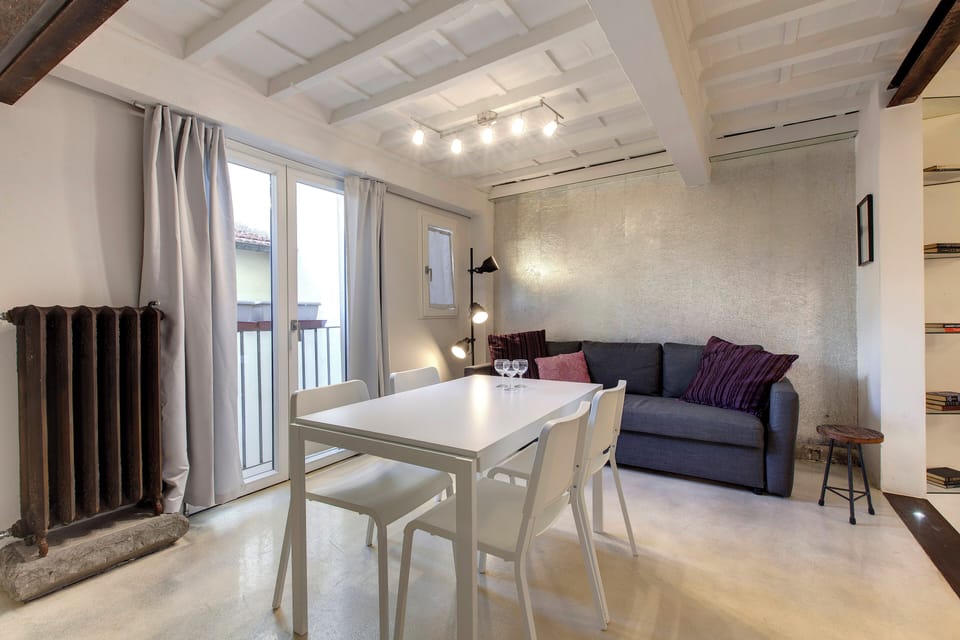 Apartment, 2 Bedrooms | Dining room