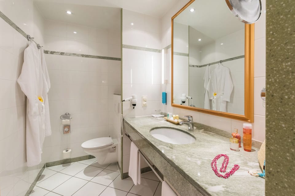 Comfort Double Room | Bathroom | Hair dryer, bathrobes, slippers, towels