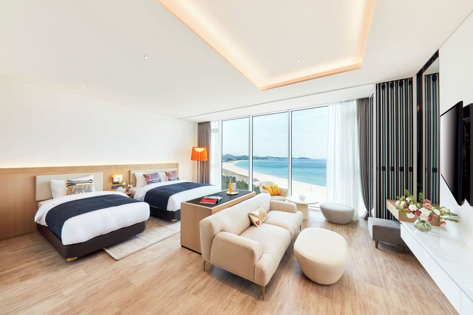Deluxe Suite (Ocean/1 Double+1 Single) | Premium bedding, blackout drapes, free WiFi, bed sheets