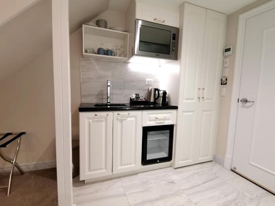 Family Duplex | Private kitchen | Espresso maker, coffee/tea maker, mini-fridge, microwave