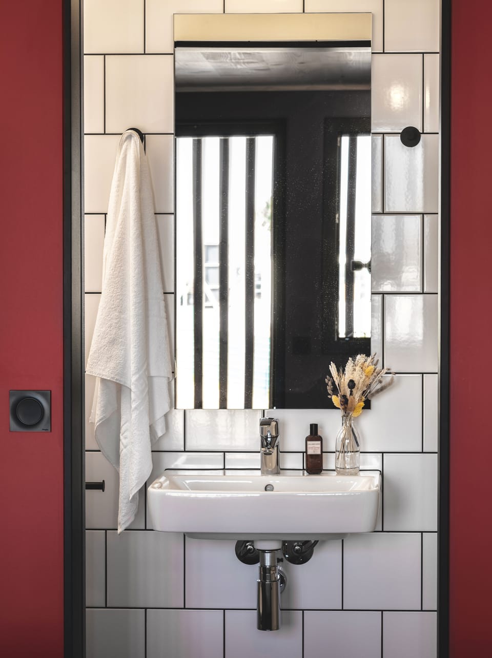 Eklo Compact | Bathroom | Shower, eco-friendly toiletries, hair dryer, towels