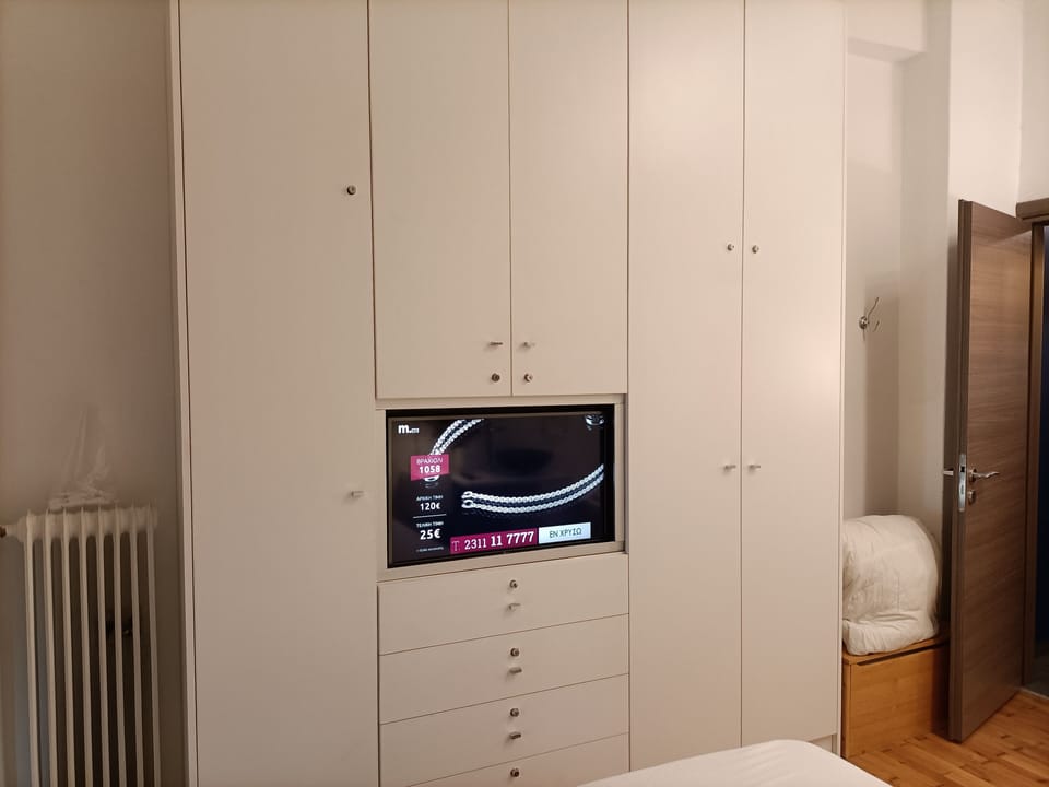 Apartment | 1 bedroom, blackout drapes, iron/ironing board, free WiFi