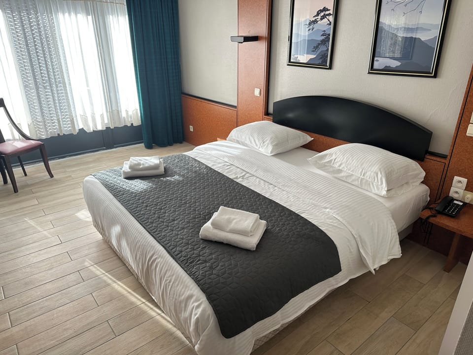 Desk, laptop workspace, free WiFi, bed sheets