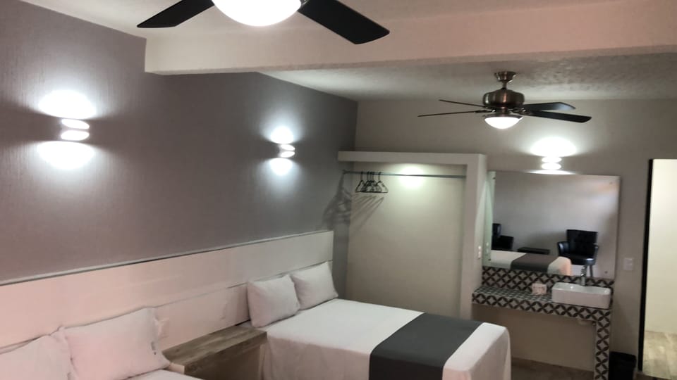 Basic Quadruple Room | Desk, free WiFi, bed sheets