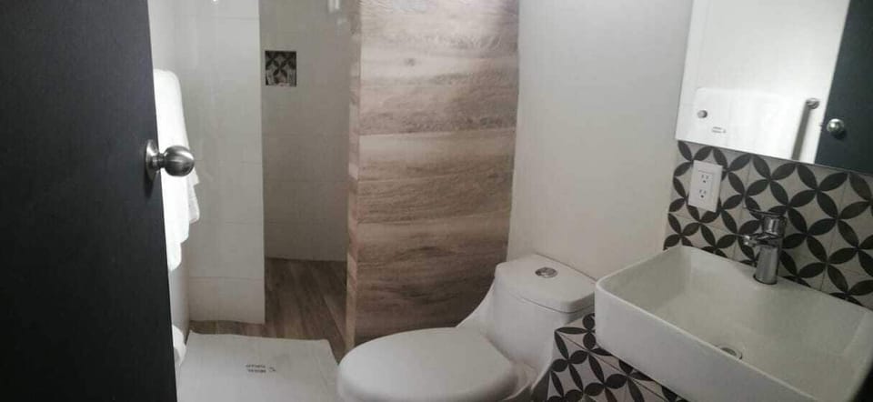 Shower, rainfall showerhead, towels