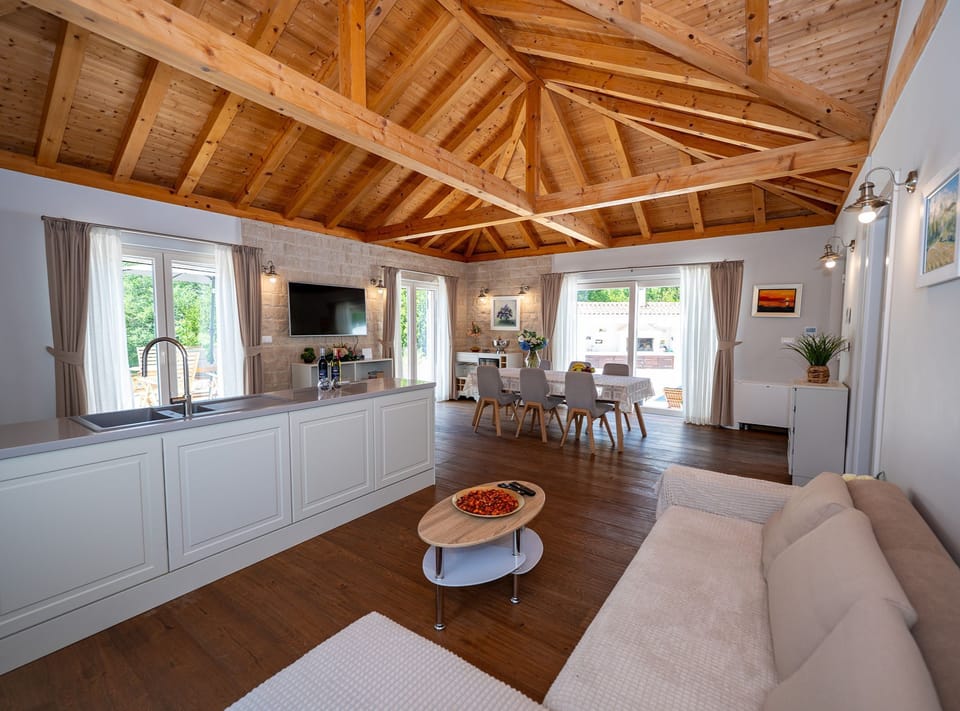 Villa (Two-Bedroom Villa with Pool) | Dining room