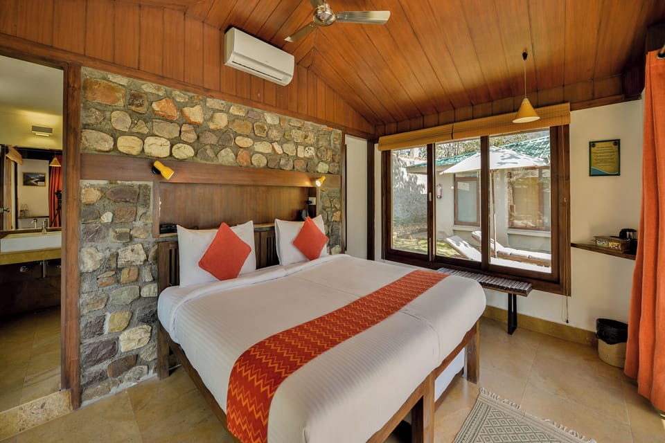 Cottage | Premium bedding, in-room safe, blackout drapes, iron/ironing board