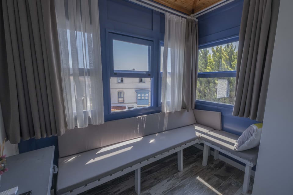 Exclusive Room | In-room safe, blackout drapes, free WiFi, bed sheets