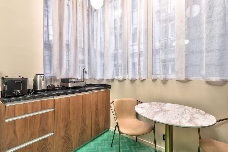 Superior Double Room (Louvre) | Private kitchenette | Mini-fridge, microwave, espresso maker, coffee/tea maker