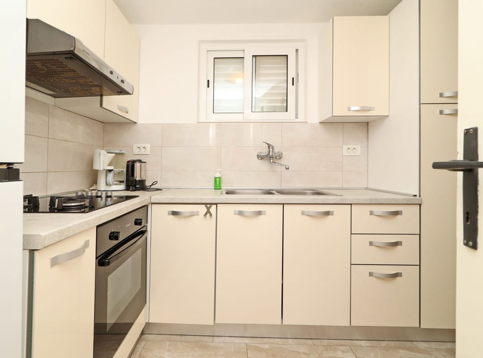 House (Three Bedroom Holiday Home) | Private kitchen | Fridge, electric kettle, dining tables