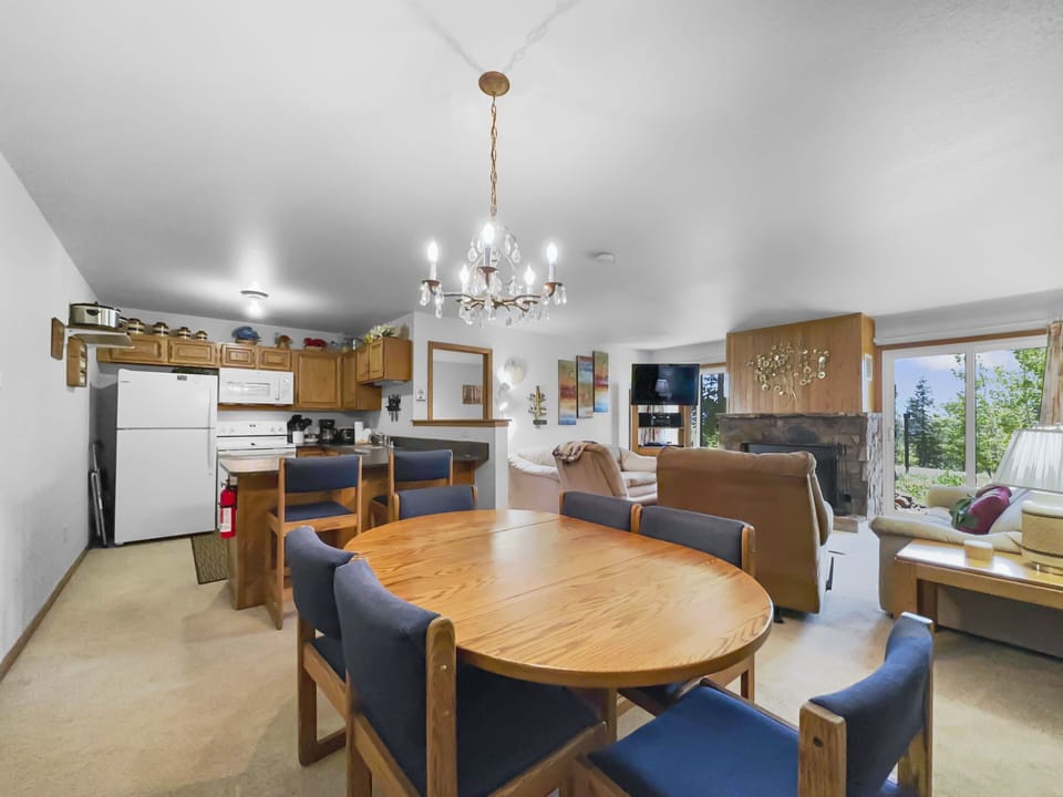 Condo, 2 Bedrooms | In-room dining