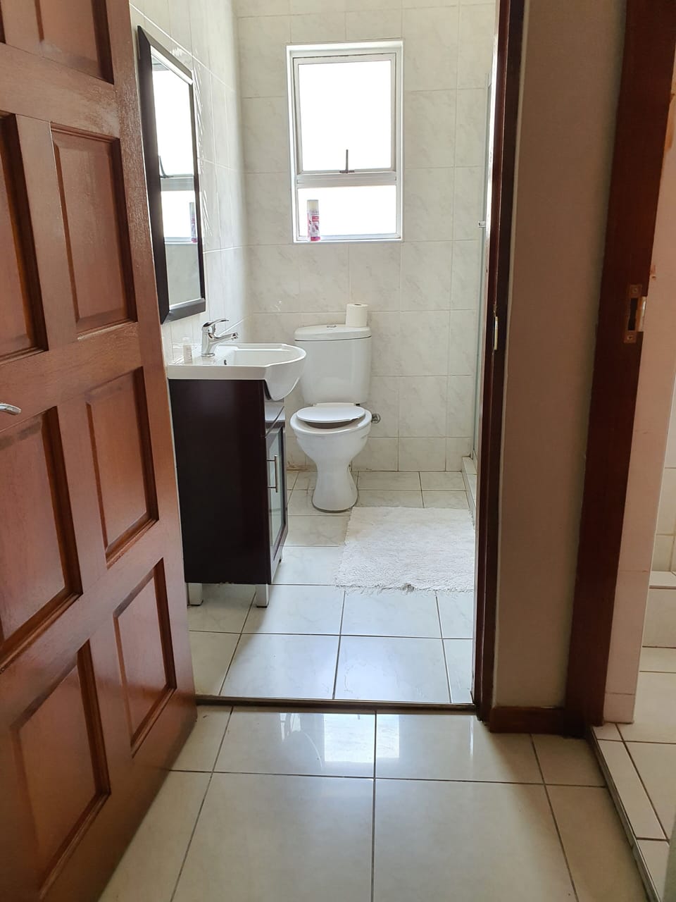 Comfort Apartment, 2 Bedrooms (6) | Bathroom | Free toiletries, towels, soap, toilet paper