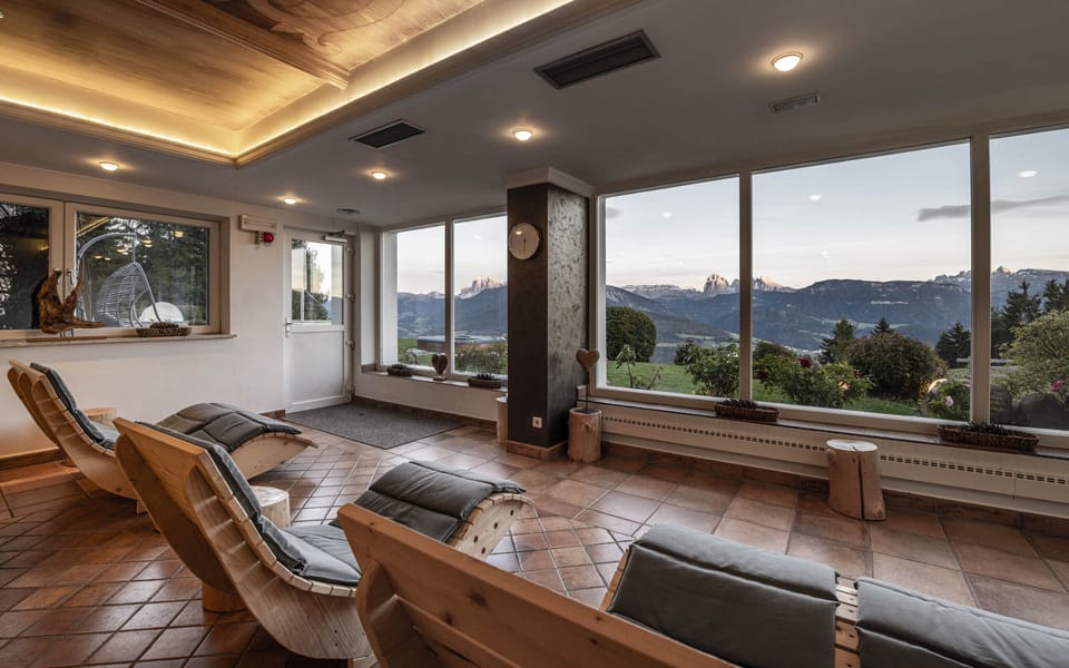 Outdoor treatment areas, sauna, hot tub, steam room, body treatments