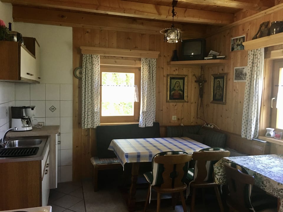 Fridge, stovetop, dishwasher, cookware/dishes/utensils